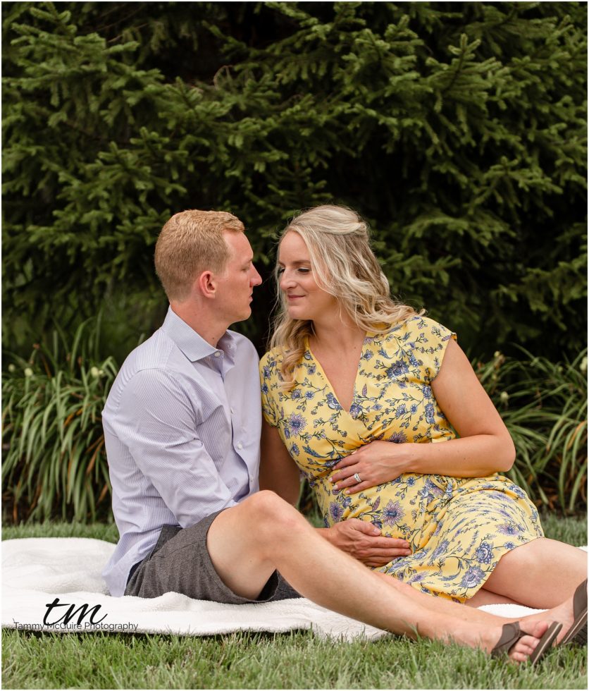 Maternity Session in the backyard